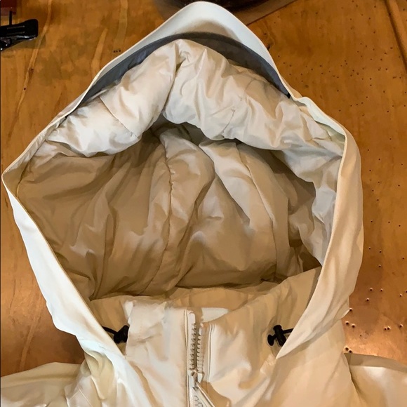 Arc'teryx Cream Jacket - Picture 9 of 12